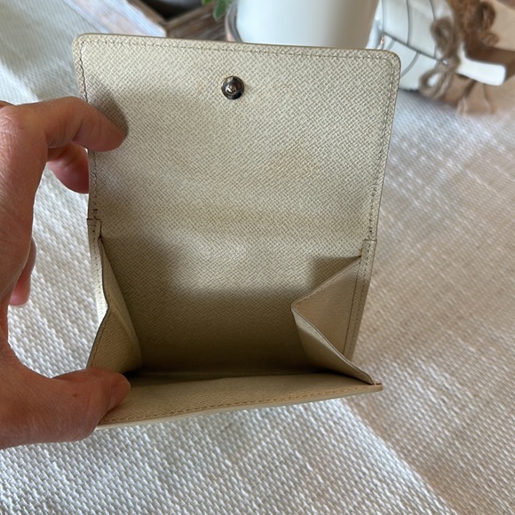 Authentic Luis Vuitton - Vintage Off White Epi trifold Wallet - Picture 3 of 9